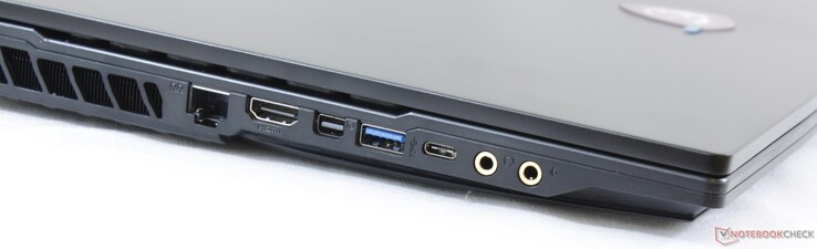 Left: Kensington Lock, RJ-45, HDMI 1.4, Mini-DisplayPort, USB 3.1, USB 3.1 Type-C Gen. 1, 3.5 mm earphones, 3.5 mm headphone (SPDIF)