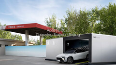 The NIO-Sinopec partnership combines battery swaps and EV charging at gas stations (image: NIO/YouTube)