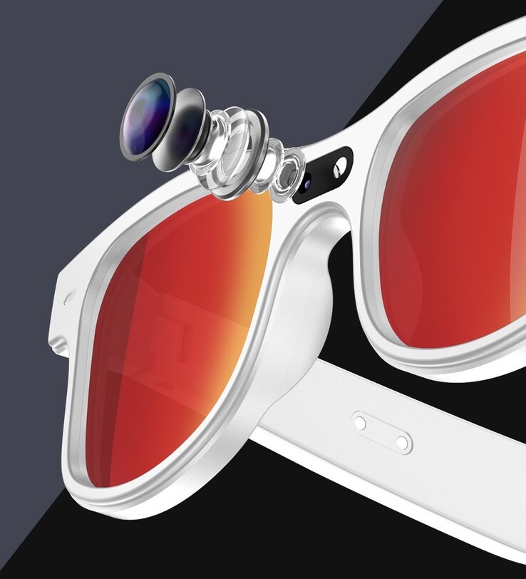 The 8MP centered camera. (Image source: Rollme)