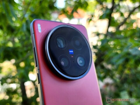Vivo X200 Ultra: The dream of many smartphone fans is now cheaper to import than to buy directly in China (Image source: Notebookcheck)