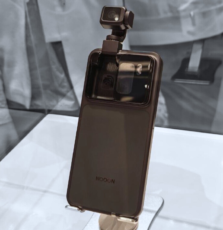 A prototype of Honor's Robot Phone. (Image source: via Weibo)