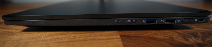 Left side: Power connector, USB 3.2 Gen 1 (USB-A), HDMI, 2x USB 3.2 Gen 1 (USB-C; Power Delivery, DP Alt-Mode), audio combo
