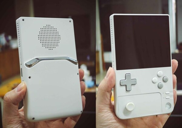 Pocket DMG hands-on photos. (Image source: AYANEO via Liliputing)