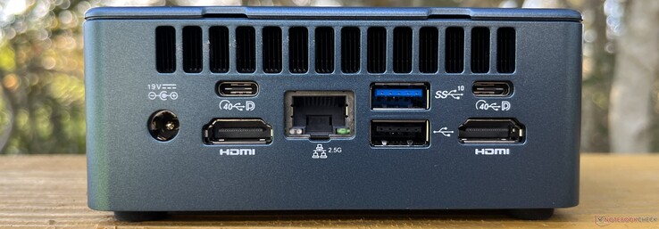 Rear: DC in, 2x USB4 (40 Gbps, DisplayPort), 2x HDMI 2.0, Ethernet (2.5 G), 1x USB-A 3.2 Gen 2 (10 Gbps), USB-A 2.0