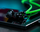 Razer Hammerhead paired with the Razer Phone. (Source: Razer)