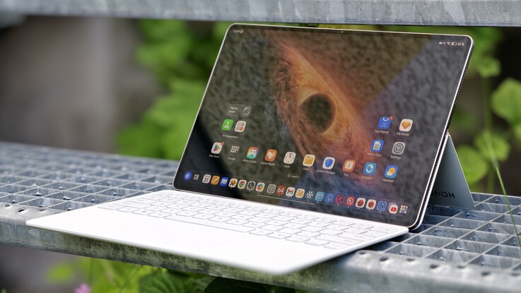 Honor MagicPad 4 test with keyboard cover