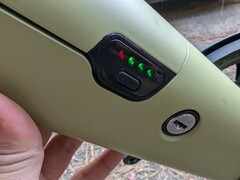 Battery indicator (Image Source: Stephen Pereyra / Notebookcheck)