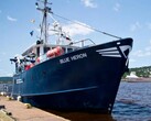 A photograph showing the Blue Heron boat. (Image source: University of Minnesota Duluth)