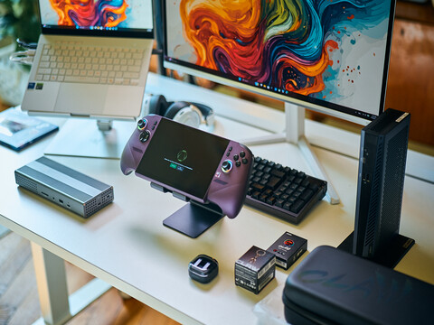 The new MSI Claw 8 EX with our full testing setup. 