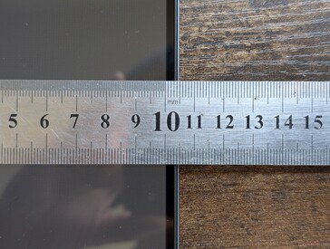 Narrow side bezels