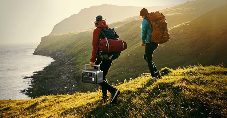 The handle makes the device easy to carry (Image source: Oukitel)