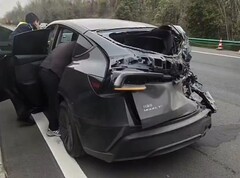 A 2025 Tesla Model Y proves its sturdiness in a crash in China (Image source: Aron Li n X)