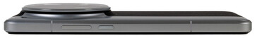 Right side: Volume buttons and power button (Image source: Daniel Schmidt)