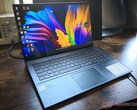 The ASUS Zenbook Pro 15 OLED weighs 4.38 lbs (2 Kg). (Source: Notebookcheck)