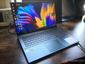 The ASUS Zenbook Pro 15 OLED weighs 4.38 lbs (2 Kg). (Source: Notebookcheck)