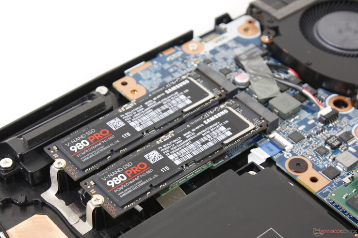 The PCIe4 x4 SSDs do not come with any head spreaders