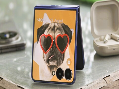 Samsung Galaxy Z Flip7 smartphone (Image source: Marcus Herbrich)