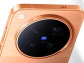 The Vivo X500 Pro Max appears in official press images for the first time, while a creator delivers impressive video footage from its Zeiss camera.
