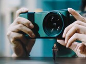 Xiaomi's camera accessory kit turns the Xiaomi 13 Ultra into a DSLR facsimile. (Image source: Xiaomi)