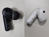 Alleged dummy units of Galaxy Buds 4 Pro (left) and Galaxy Buds 4 (right).