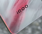 The "iQoo 15" hands-on. (Image source: Geek Village Chief via Weibo)