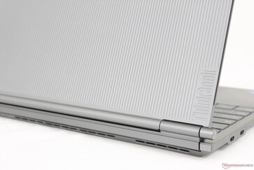 When the display is in extended mode, the aluminum outer lid lifts to reveal an inner plastic surface