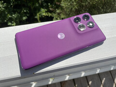 Motorola officially charges €600 for the Edge 60 Pro, but it is now available for significantly less. (Image source: Notebookcheck)