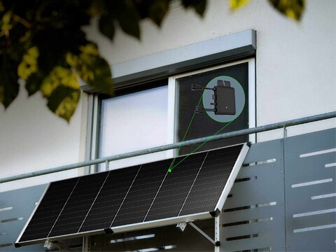 Hoymiles HiFlow Pro micro inverter system in a balcony solar setup