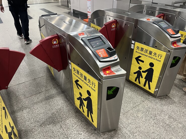 The QR code readers at the ticket gates are fairly fast. With some practice, there is no need to slow down much