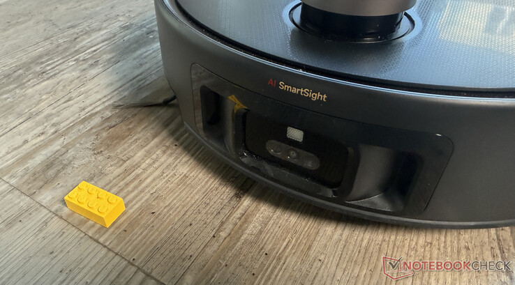 The obstacle detection of the Mova Z60 Ultra Roller worked very well in the test