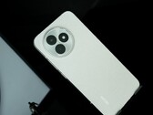 It's unknown if the Xiaomi 15T phones will adopt the design of the Redmi K80 Extreme Edition. (Image Source: Digital Chat Station)