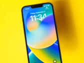 The iPhone SE 4 will be the first in the series with a notch. (Image Source: James Martin/CNET)