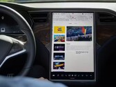 The infotainment system may offer traffic update interruptions (image: Tesla)