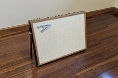ET PRO Model Twenty Two is the world&#039;s first flat panel, active speaker guitar cabinet. (Source: ET PRO)