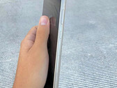 An alleged look at Samsung's new frame and display design. (Image source: @DavidMa05368498)
