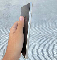 An alleged look at Samsung's new frame and display design. (Image source: @DavidMa05368498)