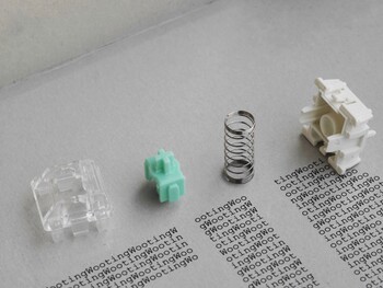 The factory lubrication of the new Lekker L60 v2 switches is barely visible, but key strokes have remained fairly consistent after the first day or two of use. (Image source: Julian van der Merwe / Notebookcheck)