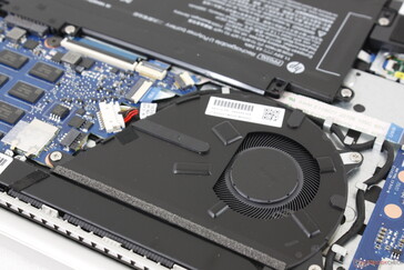 Single 40 to 45 mm fan. We can notice very slight electronic noise when placing an ear near the keyboard keys