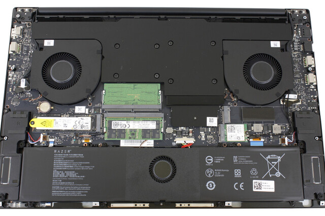 Internals - Razer Blade 17 2022 (Image source: Notebookcheck)