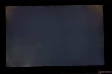 Slight-moderate uneven backlight bleeding along the corners