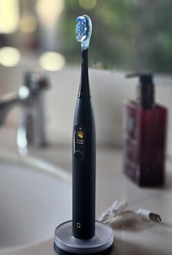 Oclean X Ultra WiFi Smart Sonic toothbrush review. Test device provided by Oclean Germany.