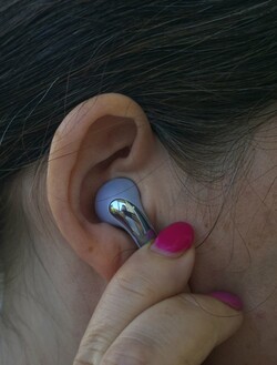 The Xiaomi headphones respond to pressure