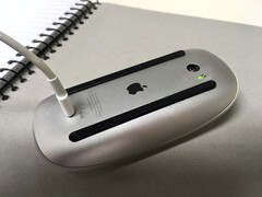 Apple has apparently turned away from undeniably impractical designs since Jony Ive has left the company (Image: Matt Komarnicki / StackExchange)