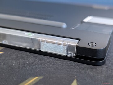 On the other side of the plastic bezel, however, the magnetic corner protrudes and will not perfectly snap on against the edge of the aluminum frame