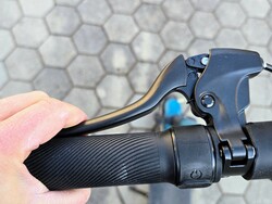 The brake on the SoFlow scooter must be adjusted.