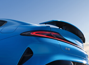 Xiaomi SU7 (2026) in the new Capri Blue color: The electric sports sedan is getting more than just a minor facelift. (Image source: Xiaomi)