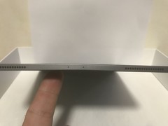 An iPad Pro 2018 user showing the device bent out of shape. (Source: MacRumors)