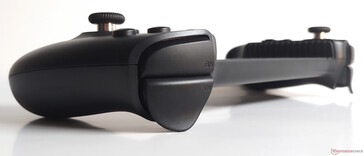 Right shoulder of the Abxylute S9 mobile controller. (Image source: Notebookcheck)