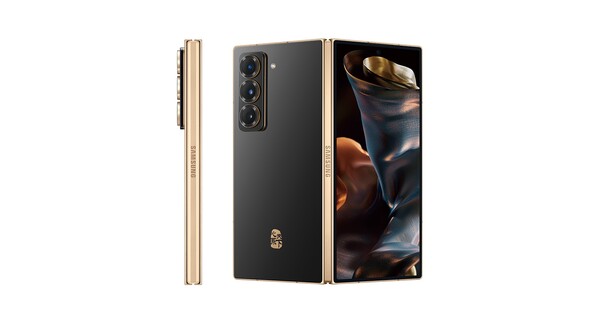The Samsung W25 has gold accents and a ceramic back. (Image source: Samsung)