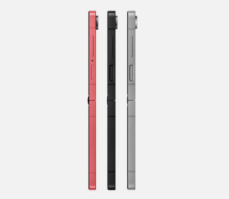 The Samsung Galaxy Z Flip7 (left) compared to the Galaxy Z Flip7 FE (middle) and the Galaxy Z Flip6 (right).